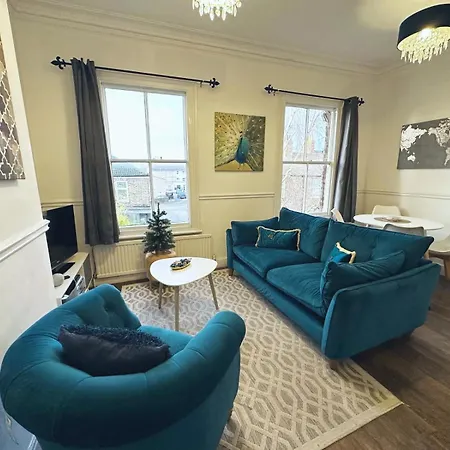 1st Floor Nunnery Modern, Romantic 1 Bed In Pass The Keys Apartment *