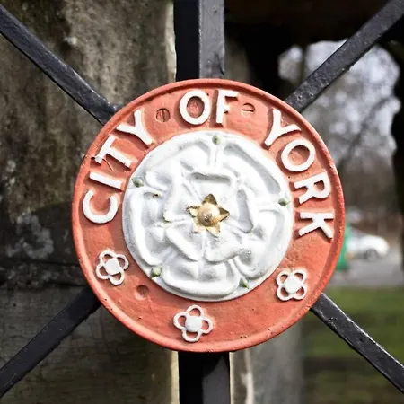 1st Floor Nunnery Modern, Romantic 1 Bed In Pass The Keys アパート