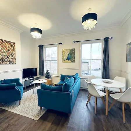 1st Floor Nunnery Modern, Romantic 1 Bed In Pass The Keys Apartment York