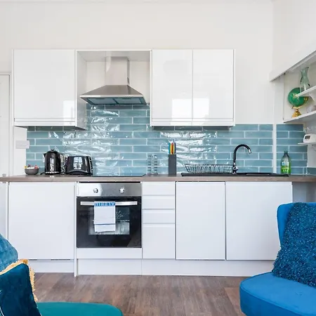 1st Floor Nunnery Modern, Romantic 1 Bed In Pass The Keys Apartment York
