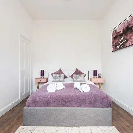 1st Floor Nunnery Modern, Romantic 1 Bed In Pass The Keys Apartment *