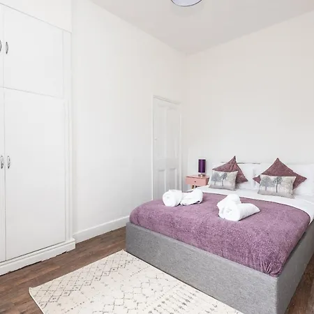 1st Floor Nunnery Modern, Romantic 1 Bed In Pass The Keys דירה *