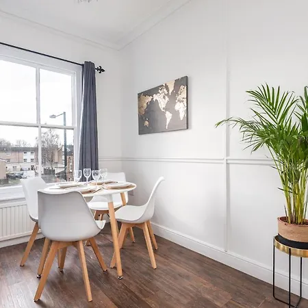 アパート 1st Floor Nunnery Modern, Romantic 1 Bed In Pass The Keys ヨーク