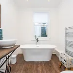 Apartment 1st Floor Nunnery Modern, Romantic 1 Bed In Pass The Keys York
