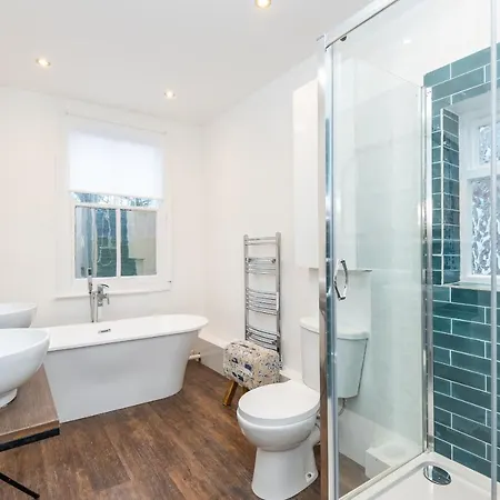 1st Floor Nunnery Modern, Romantic 1 Bed In Pass The Keys York